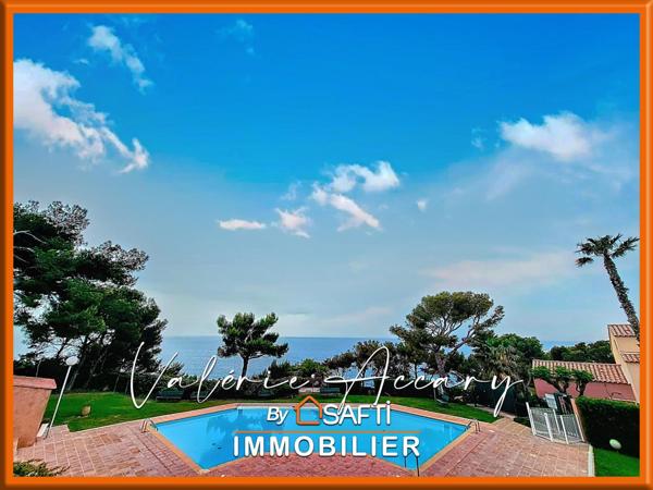 Saint-Mandrier : Appartement vue mer de 53 m², 3 chambres, balcon dans résidence de standing.