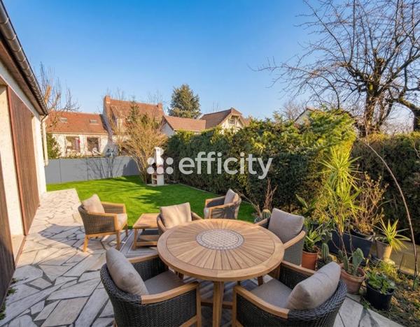 Maison
         7 pièces
        - 130 m² 580 000 € *