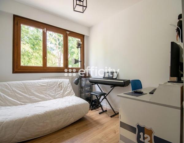 Maison
         7 pièces
        - 130 m² 580 000 € *