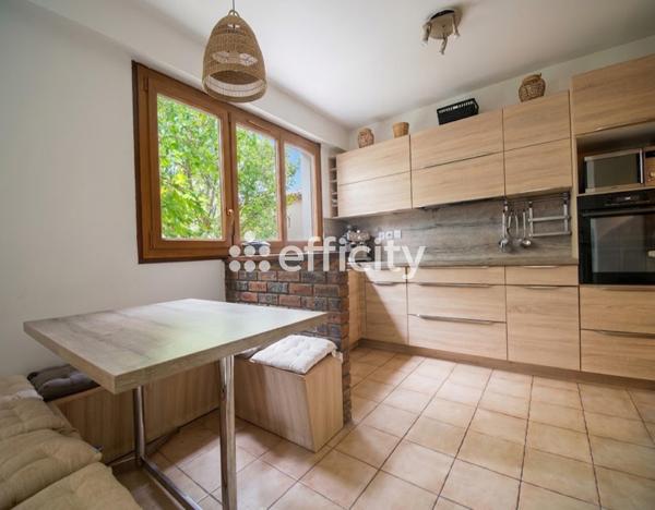 Maison
         7 pièces
        - 130 m² 580 000 € *