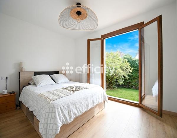 Maison
         7 pièces
        - 130 m² 580 000 € *