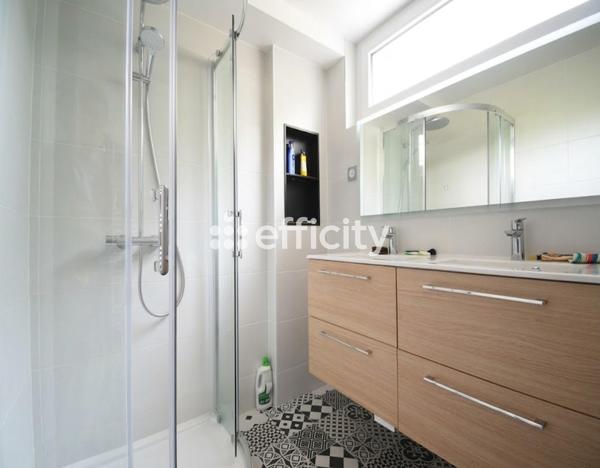 Maison
         7 pièces
        - 130 m² 580 000 € *