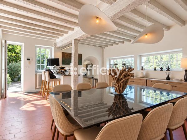Maison
         6 pièces
        - 249 m² Bien prestige 750 000 € *