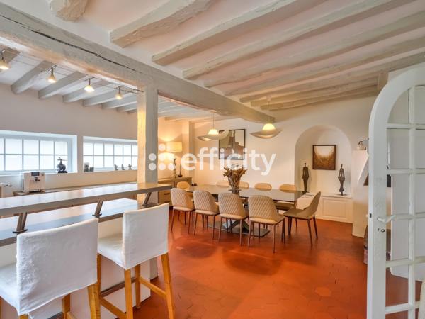 Maison
         6 pièces
        - 249 m² Bien prestige 750 000 € *