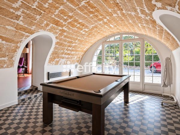Maison
         6 pièces
        - 249 m² Bien prestige 750 000 € *