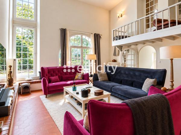 Maison
         6 pièces
        - 249 m² Bien prestige 750 000 € *
