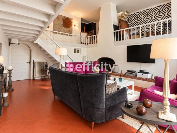Maison
         6 pièces
        - 249 m² Bien prestige 750 000 € *