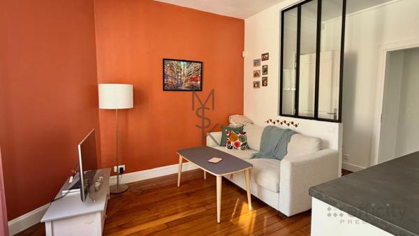 Appartement
         2 pièces
        - 41 m² 288 500 € *