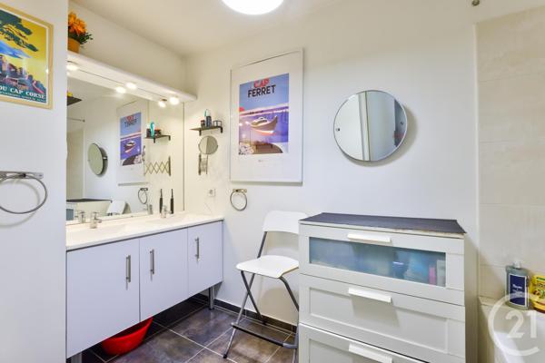 Appartement F4 à vendre  4 pièces - 77 m2 PARIS - 75019