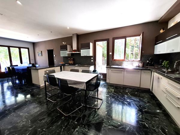 Maison Marseille 7 pièce(s) 295.30 m2