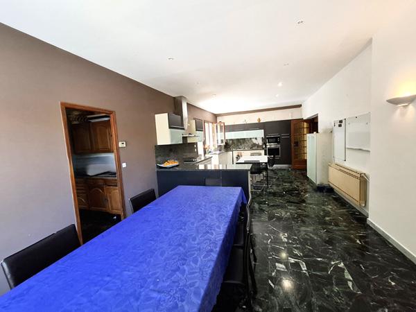 Maison Marseille 7 pièce(s) 295.30 m2