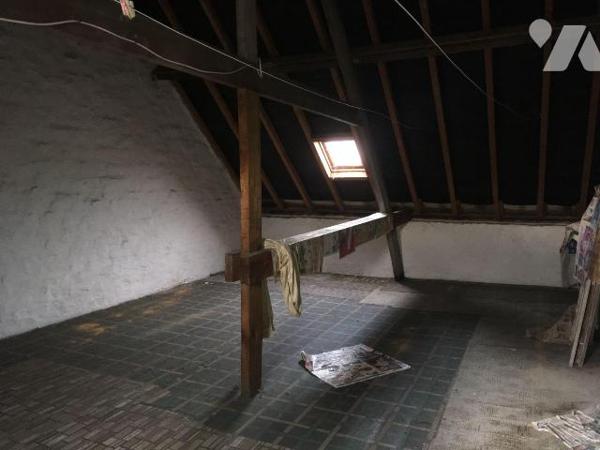 Volumes généreux pour cette maison des années 30', localisée au c?ur du centre ville de Graveli...