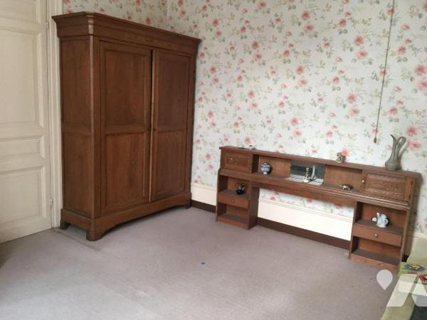 Volumes généreux pour cette maison des années 30', localisée au c?ur du centre ville de Graveli...