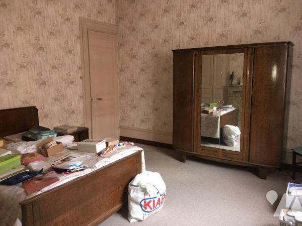 Volumes généreux pour cette maison des années 30', localisée au c?ur du centre ville de Graveli...