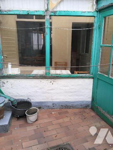 Volumes généreux pour cette maison des années 30', localisée au c?ur du centre ville de Graveli...