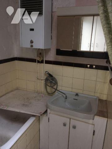 Volumes généreux pour cette maison des années 30', localisée au c?ur du centre ville de Graveli...