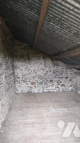 A vendre à SAINT QUENTIN LES CHARDONNETS