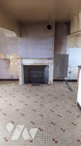 A vendre à SAINT QUENTIN LES CHARDONNETS