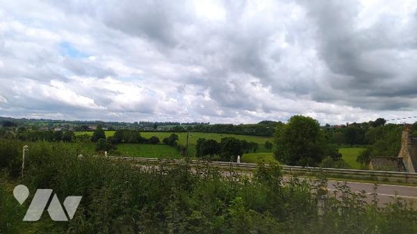 A vendre à SAINT QUENTIN LES CHARDONNETS