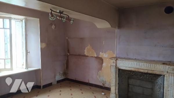 A vendre à SAINT QUENTIN LES CHARDONNETS