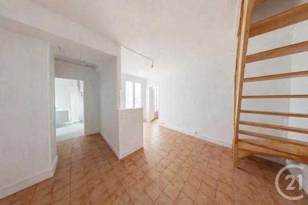 Appartement F2 à vendre  2 pièces - 62 m 2   LA COURNEUVE  - 93