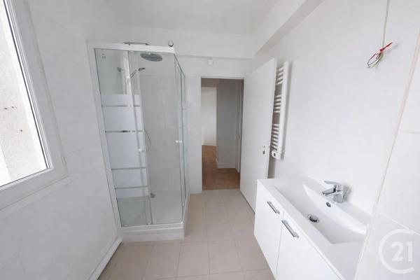 Appartement F2 à vendre  2 pièces - 62 m 2   LA COURNEUVE  - 93