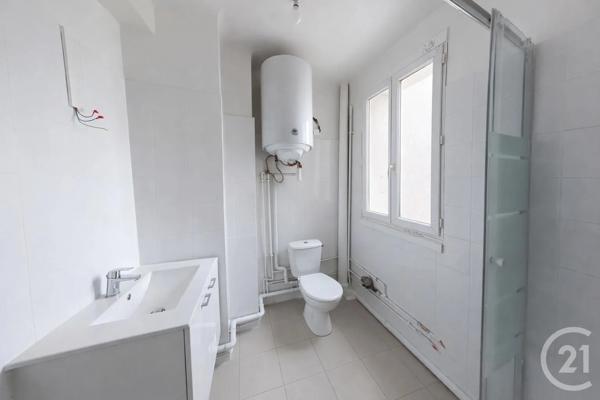 Appartement F2 à vendre  2 pièces - 62 m 2   LA COURNEUVE  - 93