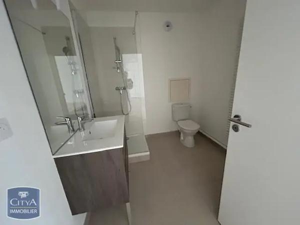 Appartement à louer 2 pièces 66.7m²