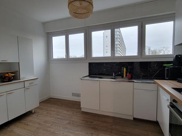 Bordeaux/Camille Godard - Appartement entièrement rénové vue dégagée.