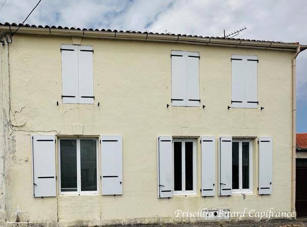 Maison de village de 141 m² avec dépendance et jardin. Beau potentiel