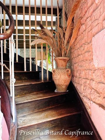 Maison de village de 141 m² avec dépendance et jardin. Beau potentiel