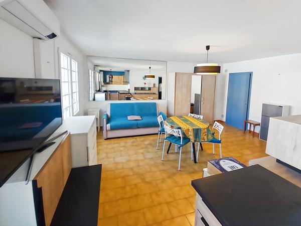 STUDIO AVEC PARKING CENTRE VILLE DE CARQUEIRANNE