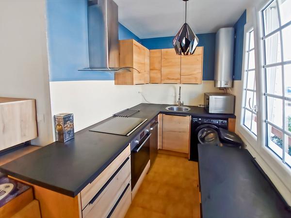 STUDIO AVEC PARKING CENTRE VILLE DE CARQUEIRANNE