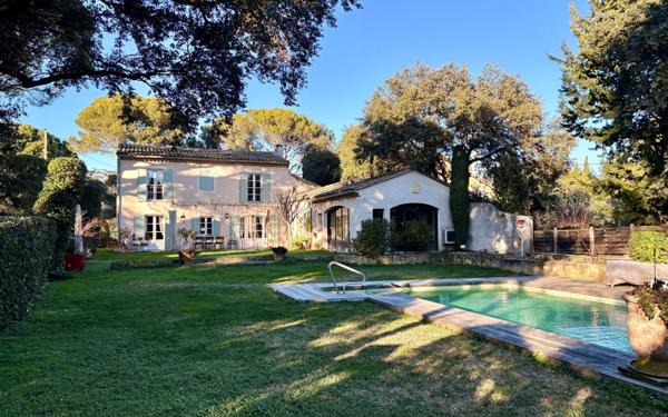 Maison à vendre    7 pièces • 210,35 m2 Villeneuve-lès-Avignon