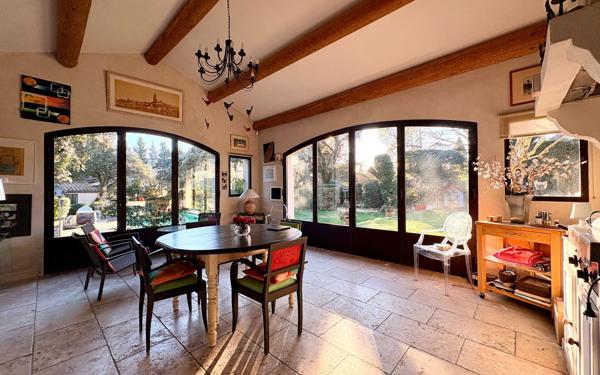 Maison à vendre    7 pièces • 210,35 m2 Villeneuve-lès-Avignon