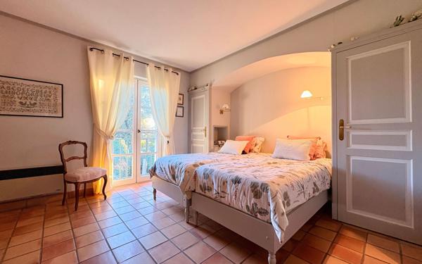 Maison à vendre    7 pièces • 210,35 m2 Villeneuve-lès-Avignon