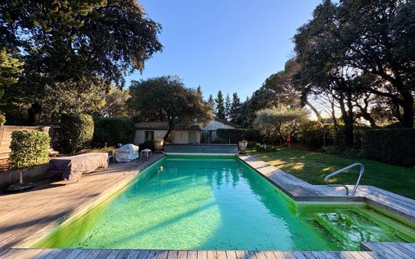 Maison à vendre    7 pièces • 210,35 m2 Villeneuve-lès-Avignon