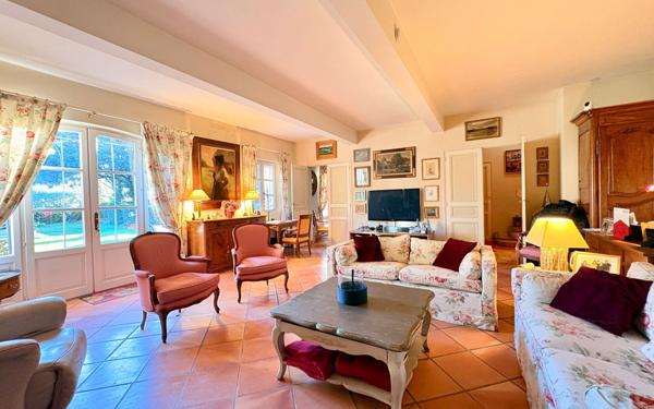 Maison à vendre    7 pièces • 210,35 m2 Villeneuve-lès-Avignon