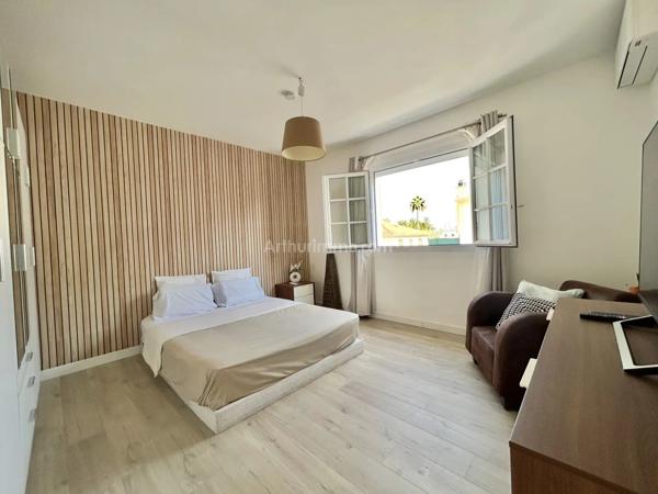 Vente                                                      Appartement
                        
                     4 pièces                      100 m2                     à Villeneuve-Loubet