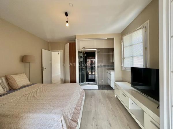 Vente                                                      Appartement
                        
                     4 pièces                      100 m2                     à Villeneuve-Loubet
