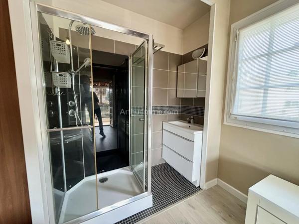 Vente                                                      Appartement
                        
                     4 pièces                      100 m2                     à Villeneuve-Loubet