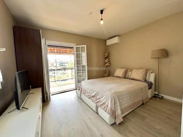 Vente                                                      Appartement
                        
                     4 pièces                      100 m2                     à Villeneuve-Loubet