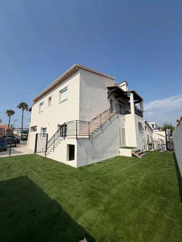 Vente                                                      Appartement
                        
                     4 pièces                      100 m2                     à Villeneuve-Loubet