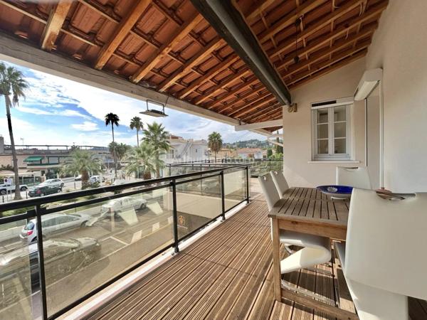 Vente                                                      Appartement
                        
                     4 pièces                      100 m2                     à Villeneuve-Loubet