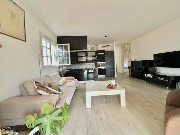 Vente                                                      Appartement
                        
                     4 pièces                      100 m2                     à Villeneuve-Loubet