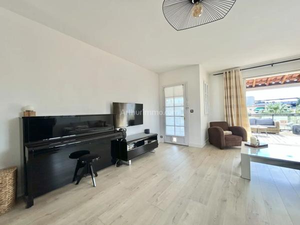 Vente                                                      Appartement
                        
                     4 pièces                      100 m2                     à Villeneuve-Loubet