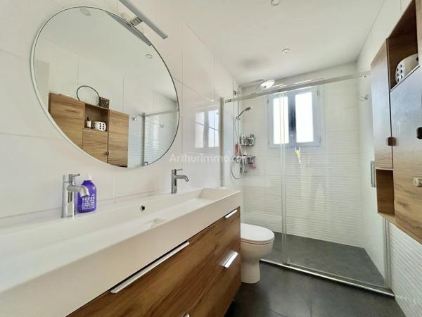 Vente                                                      Appartement
                        
                     4 pièces                      100 m2                     à Villeneuve-Loubet