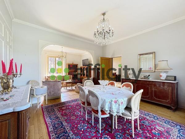 Maison 9 pièces - 214 m²