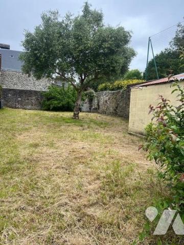 COUTANCES Maison de ville avec un terrain