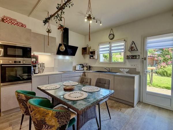 VILLENEUVE-SUR-LOT, MAISON DE VILLE AVEC JARDIN ET 4 CHAMBRES